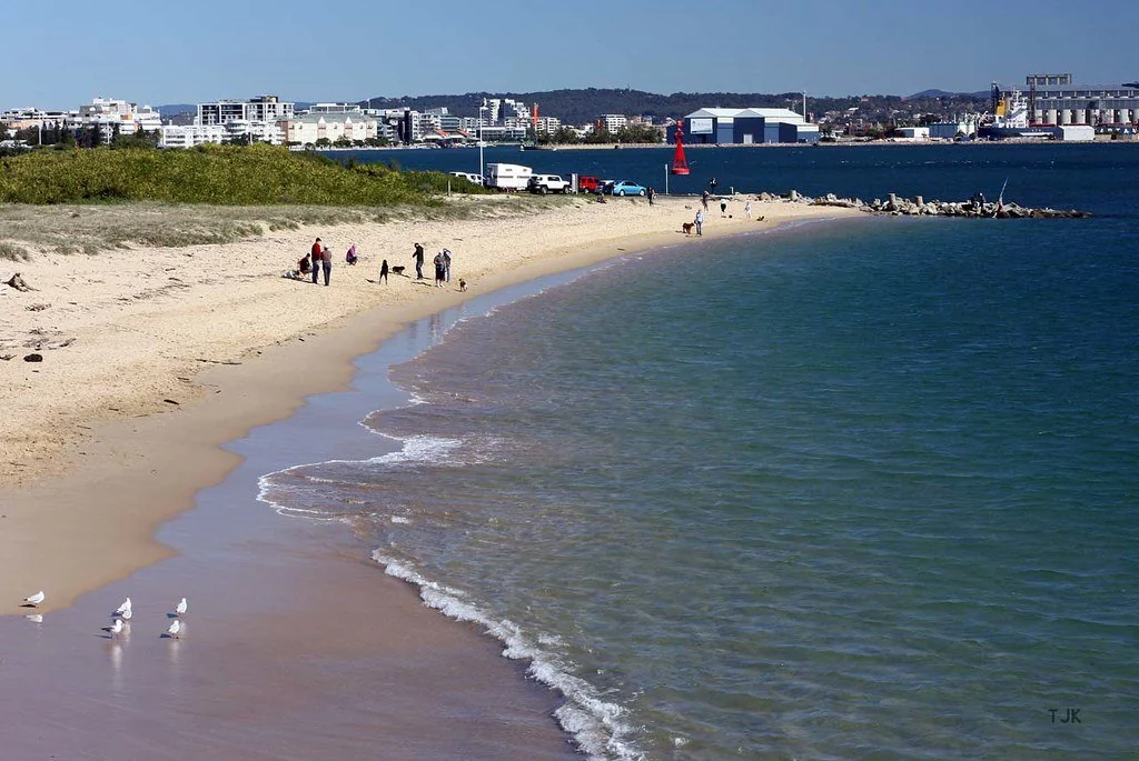 Horseshoe Beach, inside the harbour by Nobbys